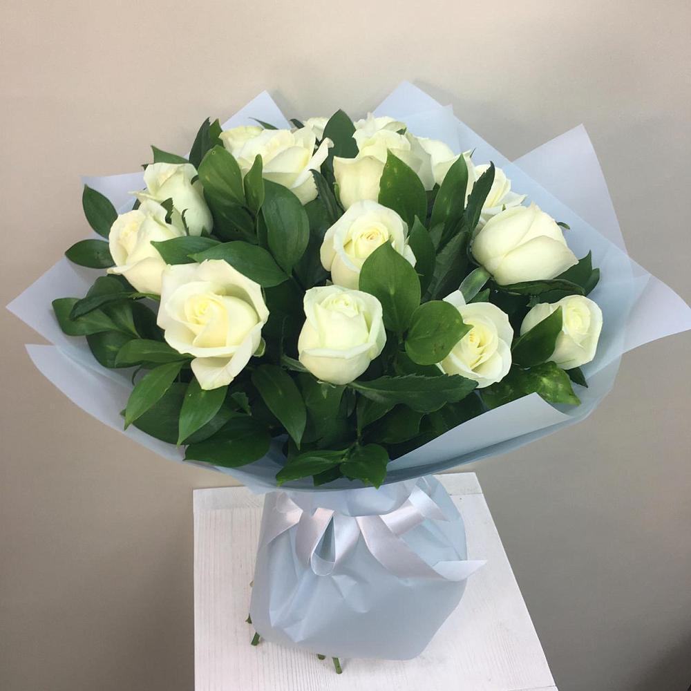 Букет 15 Белых роз Проуд в Егерухай