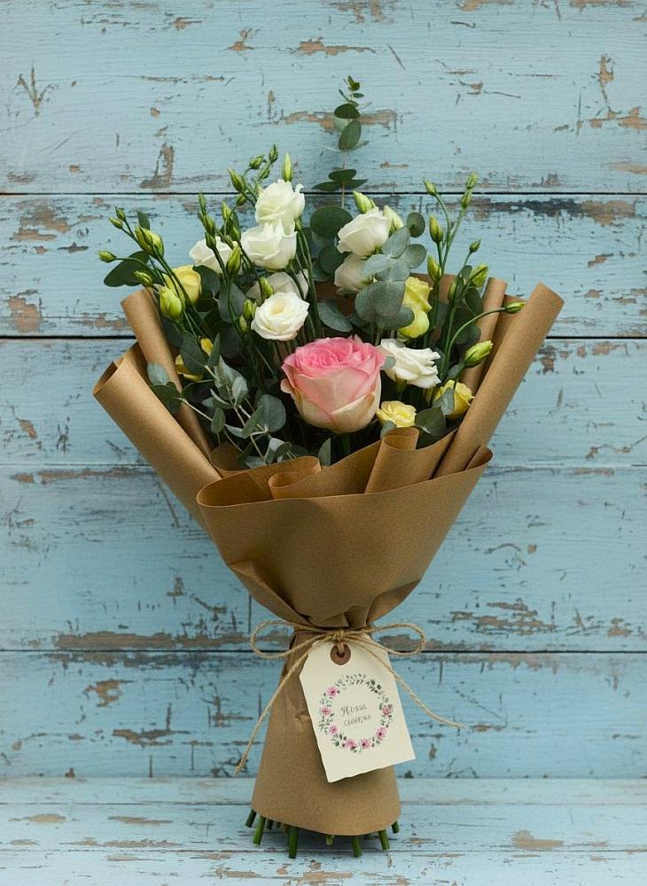 Букет цветов из: Розы и Лизиантусы в Егерухай