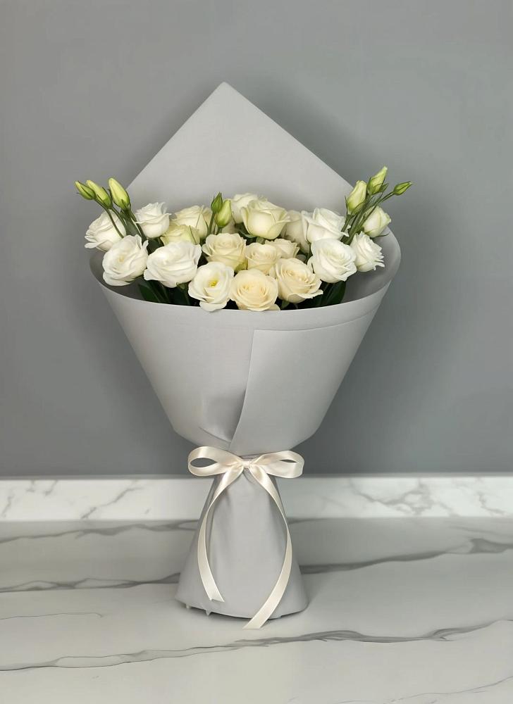 Букет цветов из: Розы и Лизиантусы в Егерухай