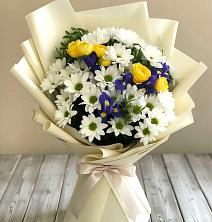 Букет цветов из:  Ирисы, Хризантемы и Розы в Егерухай
