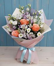 Букет цветов из:  Лизиантусы, Розы, Альстромерии и Гипсофила в Егерухай