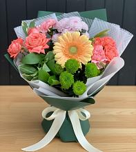 Букет цветов из:  Гвоздики, Розы, Герберы и Хризантемы в Егерухай
