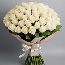 Букет 101 беля роза Белоснежка в Егерухай