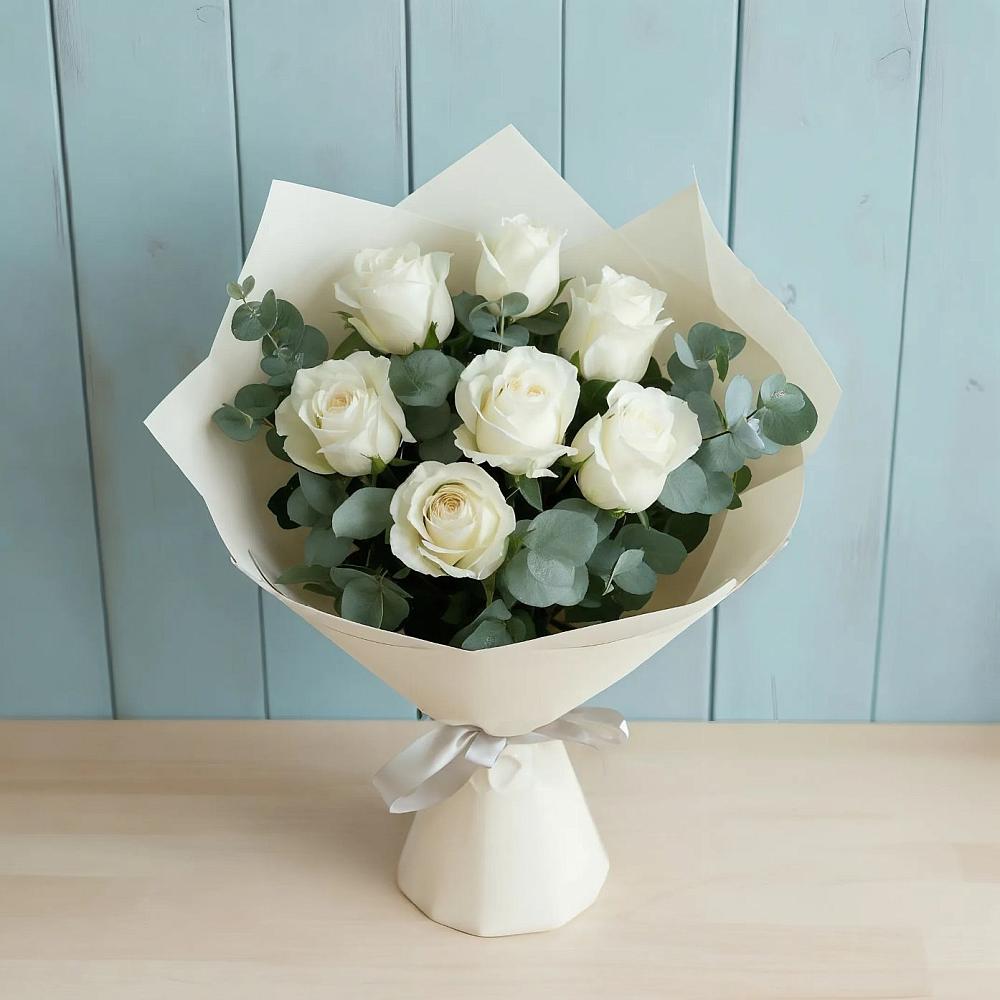 Букет Белые розы в Эвкалипте в Егерухай