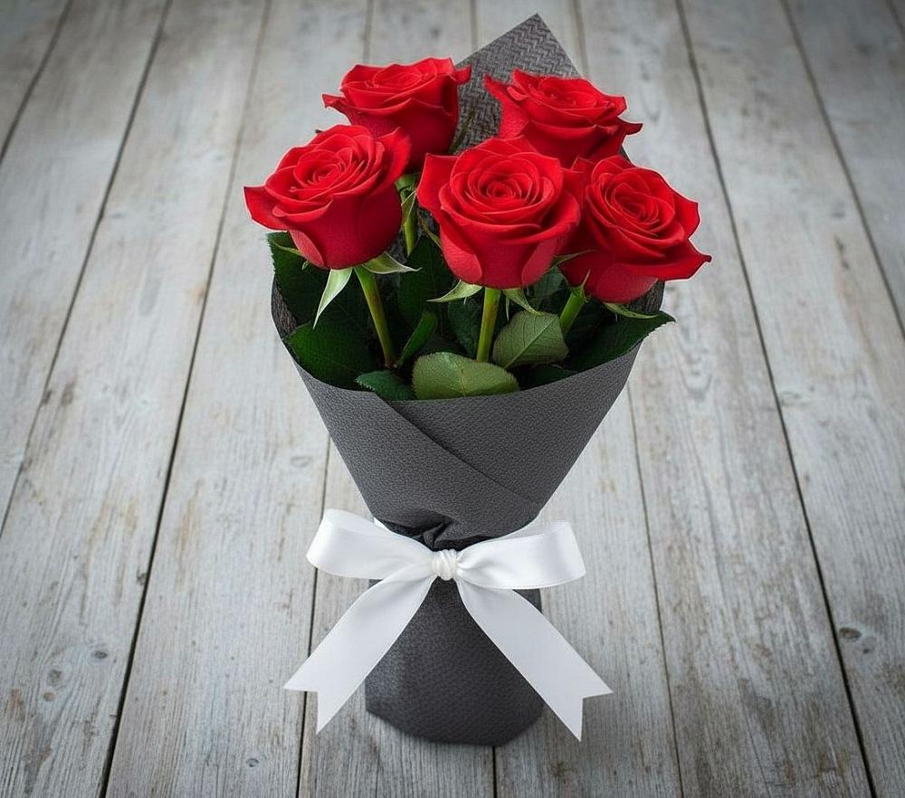 Букет 5 Красных роз Эдлесс Лав в Егерухай