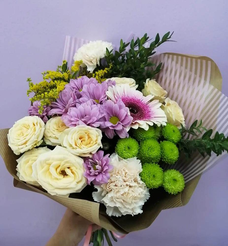 Букет цветов из: Хризантемы, Розы, Гвоздики и Герберы в Егерухай