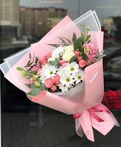 Букет цветов из: Розы, Лизиантусы и Хризантемы в Егерухай